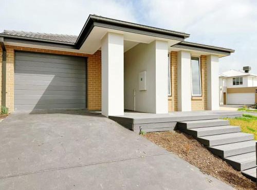 Modern Home Canal Berwick