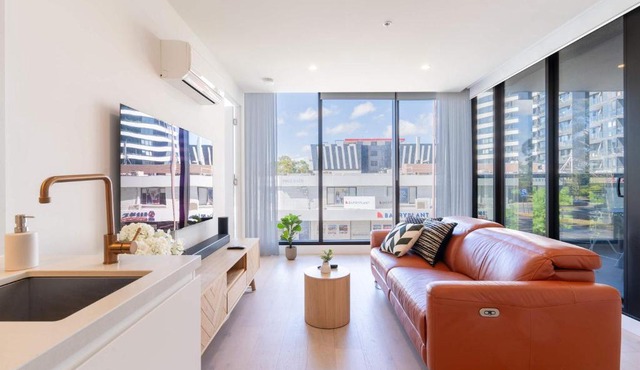Modern Luxury 2B2B Sky Garden SmartTV