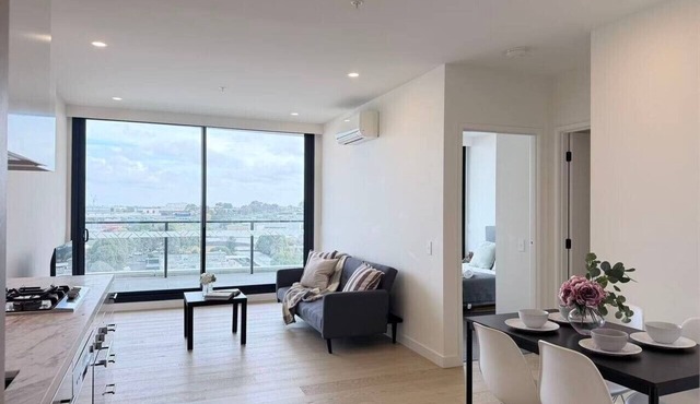 Modern M-City Resort Suite: 2BR w/Balcony&Parking