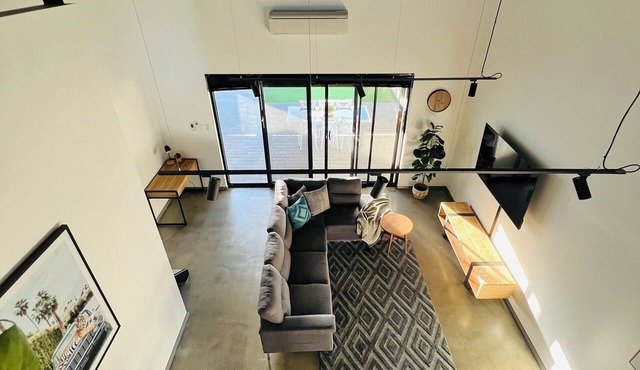 Modern New Yorker Inspired Townhouse~ Full kitchen-Fast Wifi- Near Bunbury