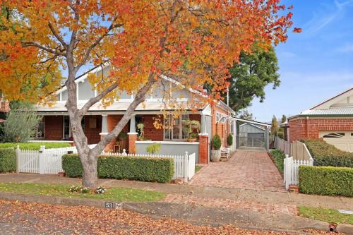 Modern Pet-Friendly Retreat 2BR Tamworth
