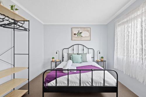 Modern Private Double Room - Central Spot at Liverpool - Shared Bathroom