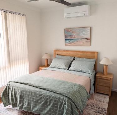 Modern Private Guest Suite Sleeps 4 Free Parking Quiet Area