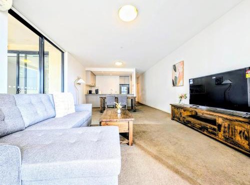 Modern Redfern apartment close to all amenities!