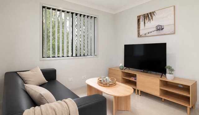Modern Rocklea 2BR | Near Shops w/Parking | 273B2