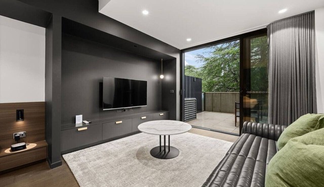 Modern Studio w/Secure Parking & Haig Park Views!