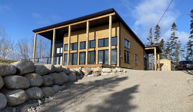 Modern three bedroom with Panoramic Oceanview in Hubbards