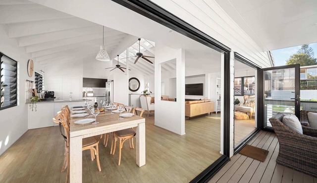 Moffat Beach Abode—Pet-friendly Escape by the Sea