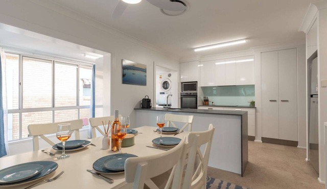 Moffat Beach Coastal Contemporary Unit A in Moffat Beach