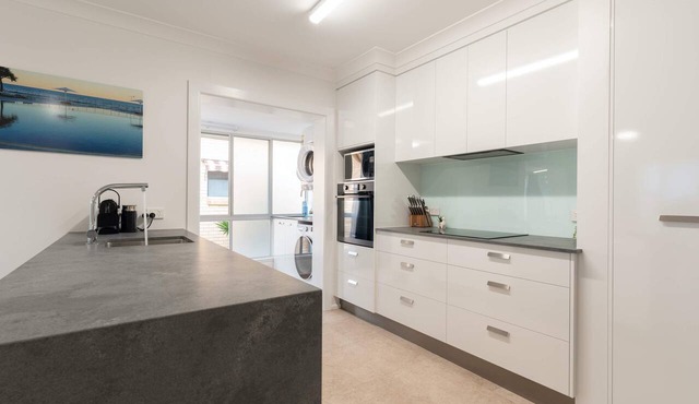 Moffat Beach Coastal Contemporary Unit A