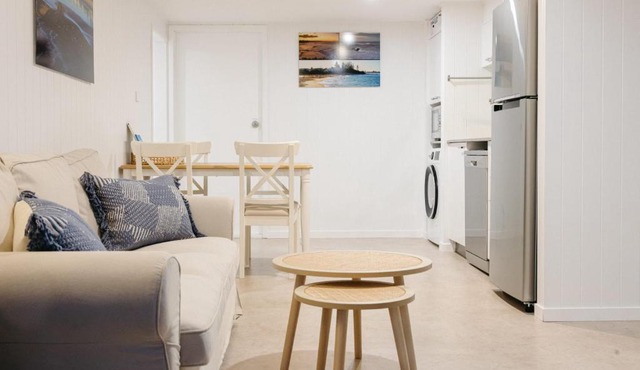 Moffat Beach Coastal Contemporary Unit B
