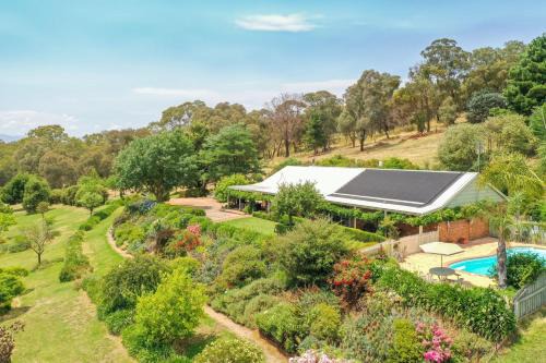 Monkey Gully Retreat - Pool - Mansfield - Sleeps 9