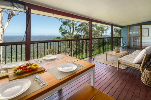 Montville Retreat With Hinterland & Coastal Views