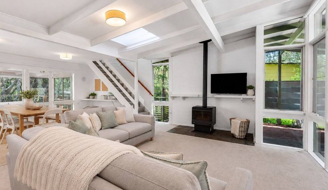 Moonah Cottage Rye by Ready Set Stay- Close to the beach & WIFI