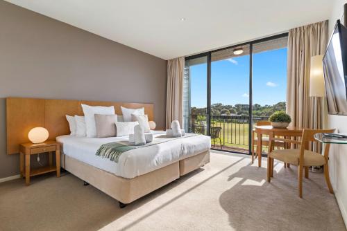 Moonah Links Apartments - Fairway Views, Golf, Hot Springs in Fingal