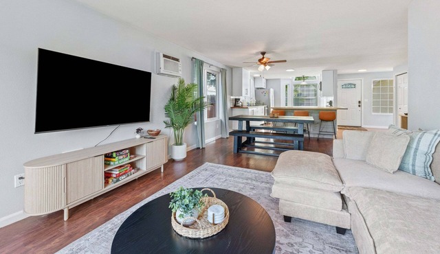 Moondance - Stylish Bend Retreat, Hot Tub, Fenced Yard, Garage in Bend