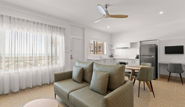 Moonlight Bay Suites