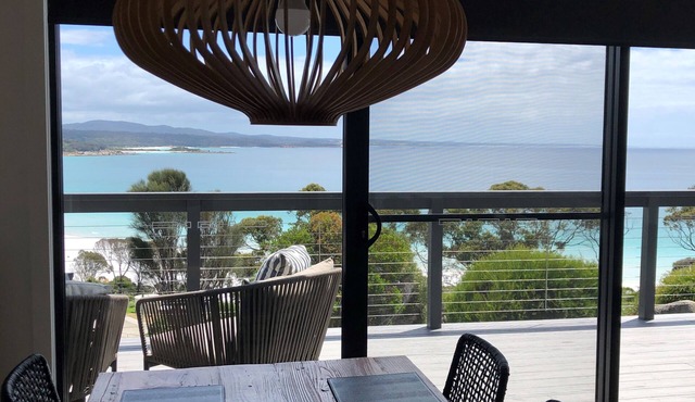 MOONRISE BINALONG BAY Stunning views
