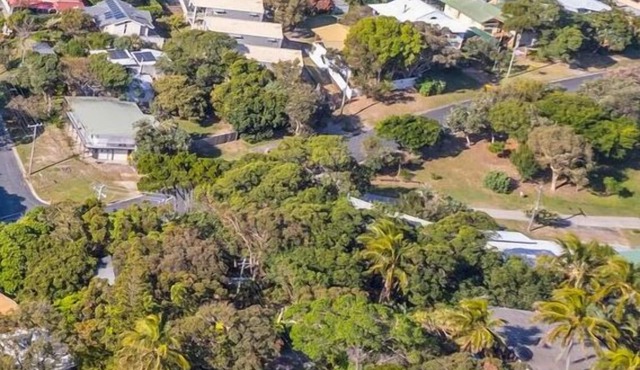 Moonshine Beach Shack by Discover Stradbroke