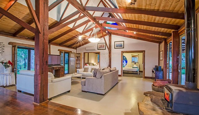 MOONWOOD STUDIO- YALLINGUP Vines & bushland surrounds. 2 bedroom 2 bathroom