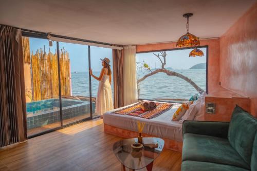 Moroccan Beachfront Pool Villa Koh Larn in Pattaya