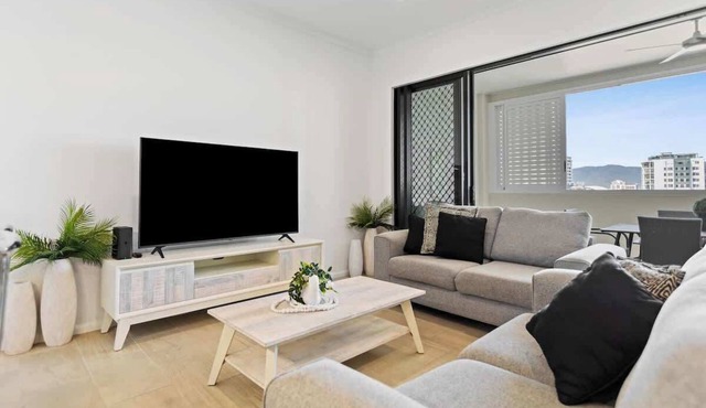 Mountain Air & Modern Flair: Your Cairns Getaway in Cairns