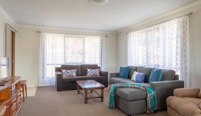 Mountain Explorer - 2BR Farmland View Retreat in Deloraine