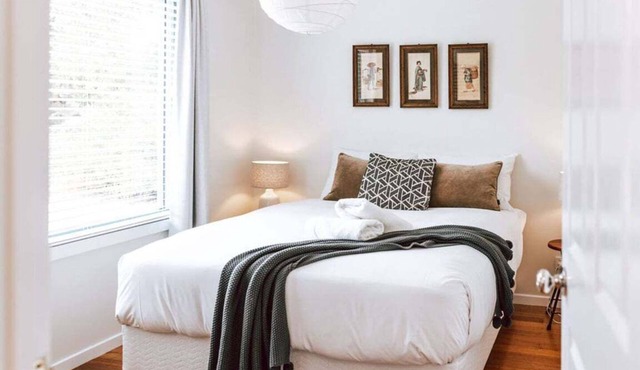 Mountain View Coastal Retreat