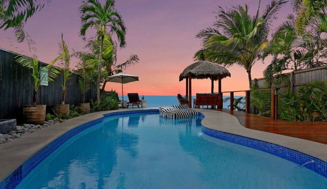 Mylara Beachfront Holiday Home- Beachfront Bliss at Holloways: Private Pool, Direct Beach Access & Tropical Luxury