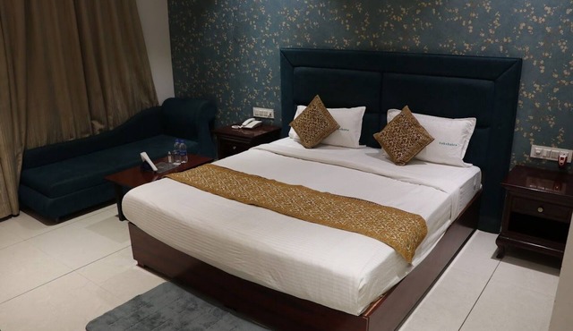 Nakshatra Hotel & Resort in Khargone