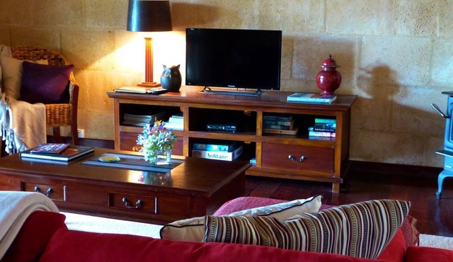 Nature on your doorstep - Kangaroo Creek Chalets - birds kangaroos.relax!