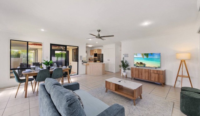 Near Mooloolaba|Fenced Yard + 2 Living Areas |Pets