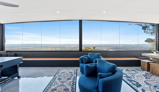 Nestled amidst the clouds, with Rockhampton Views