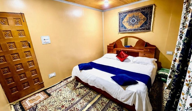 New Biloo palace group of houseboats in Srinagar