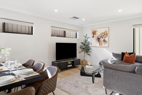 NEW BUILD! Spacious Modern 5-Bed Bentley Townhouse