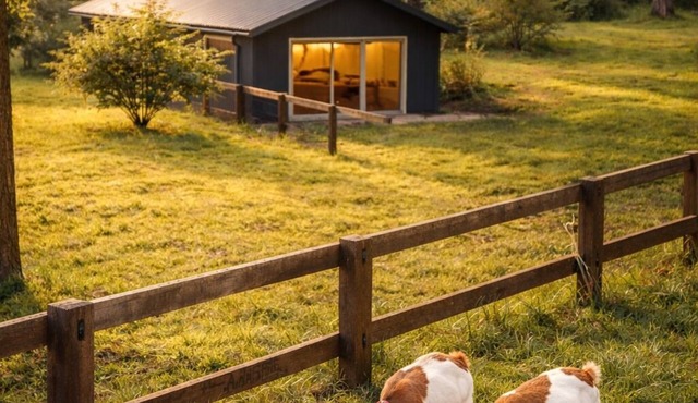 NEW Luxe Farm Stay with Animals, Firepit, Fresh Eggs & Beach near Terrigal