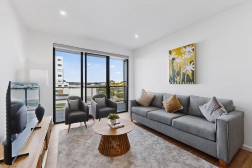 Newly Built 3 Bed Apartment with Onsite Parking