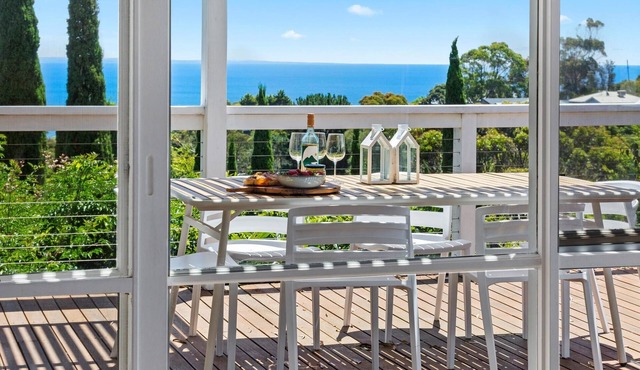 Ngaree - Ocean Views - An oasis up in the treetops