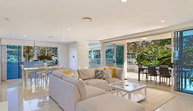 Nielsen on the Park Unit 1 - 3 Bedroom apartment with large outdoor patio and Wi-Fi Inc.