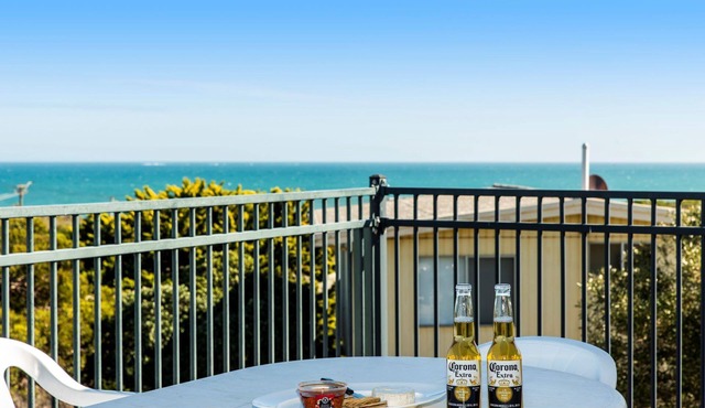 Ninettas View - Budget beachside accommodation