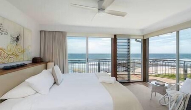'Nirvana' - Beachfront Family Home in Mollymook