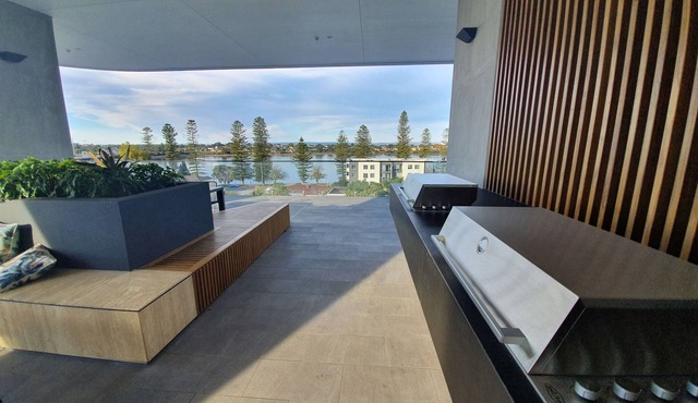 nLuxurious Short-Stay Apartment with Stunning Swan River Viewsnn
