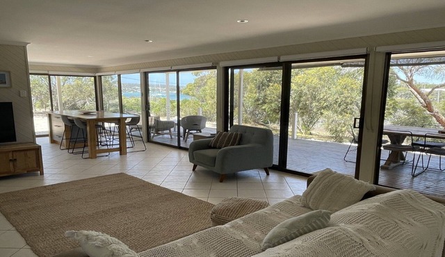 No. 10 - A Charming and Private Holiday Home in Prime Coffin Bay Location