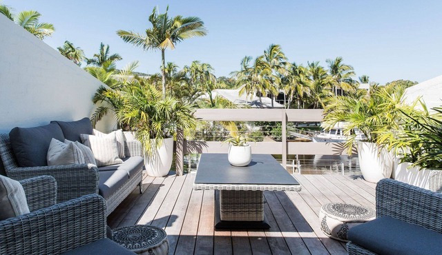 Noosa Terrace 7 - beach, river, pool, cafes & restaurants - location and style.