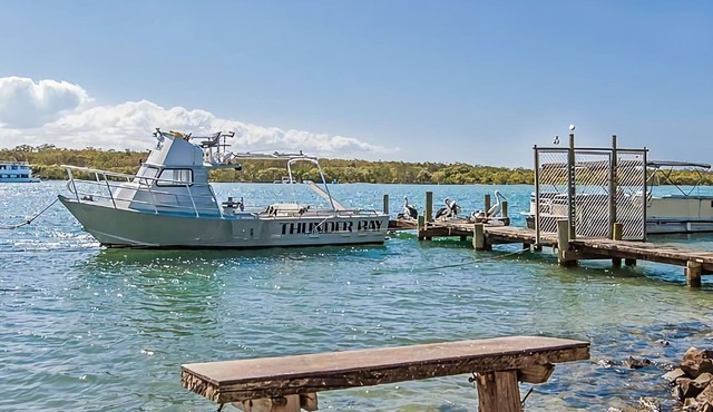 NORTH FACING QUEENSLANDER, STONES THROW TO THE RIVER