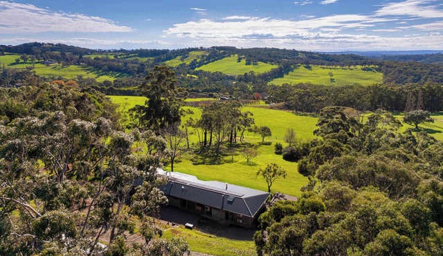 North Park - Luxury Private Estate, Hill Views