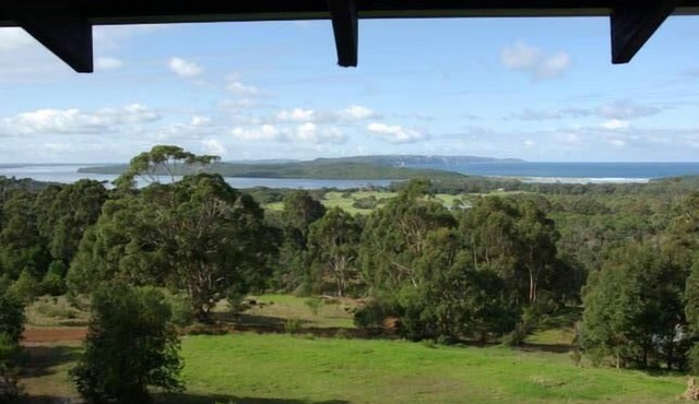 'Nullaki Dreaming' - Eco Forest Retreat with Panoramic Ocean and Inlet Views