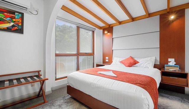 Oakleigh House: prime location Just 700 metres from Burnie's city, free parking