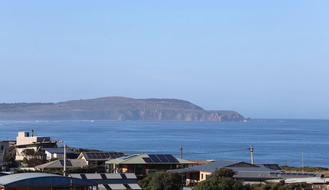 Ocean 2 Bay Views Beach House - with free Wi-Fi