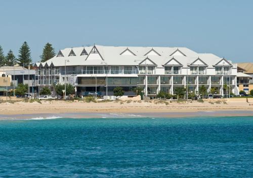 Ocean Centre Hotel